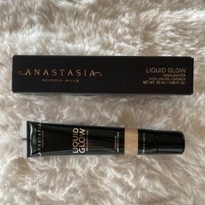 Liquid glow highlighter in perla